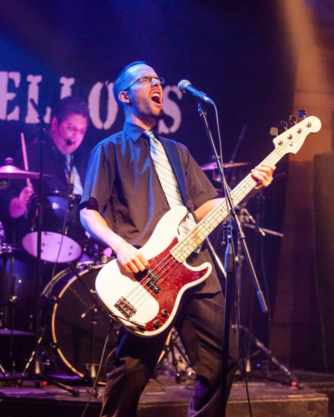 Pascal LacombeBassiste, chanteur.